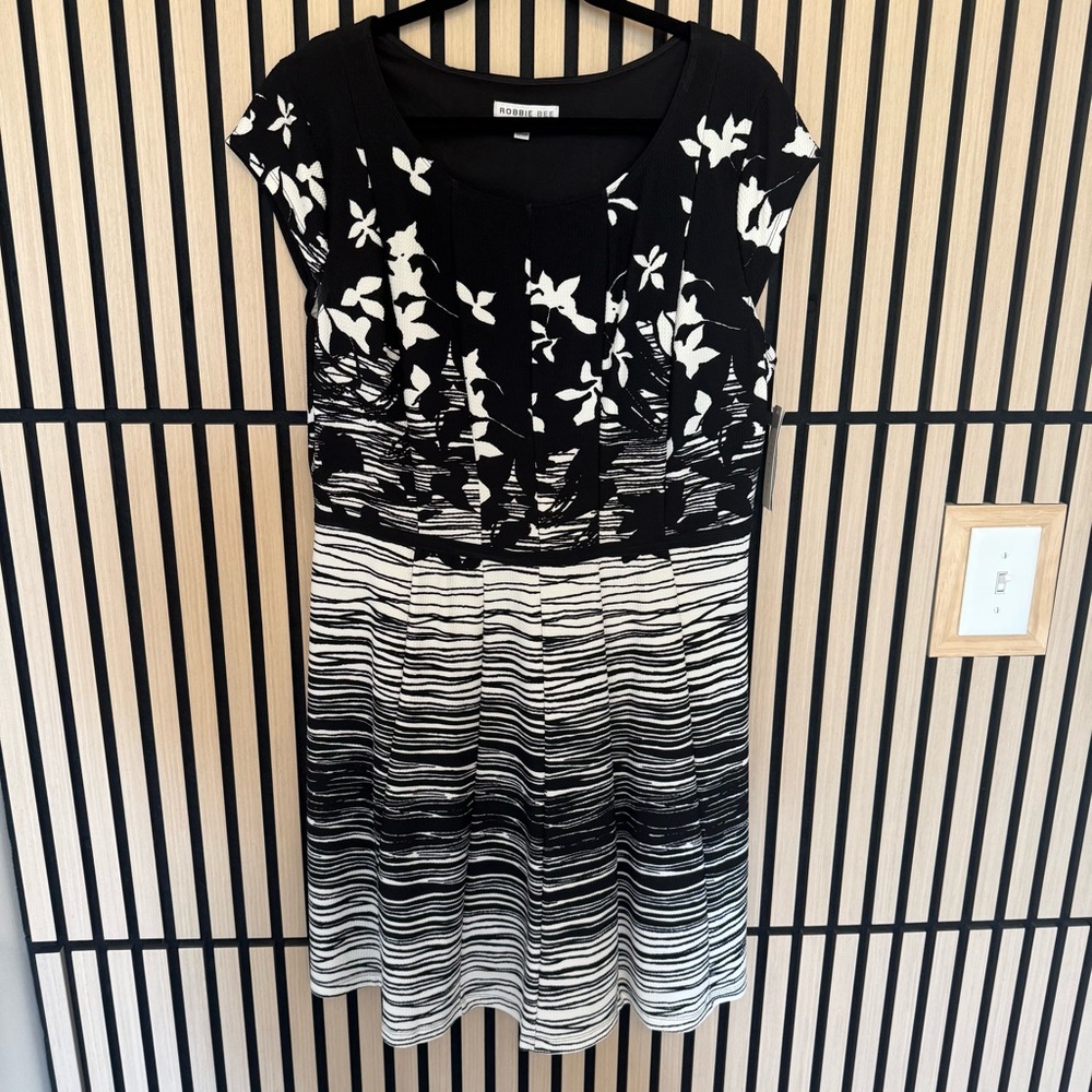 Robbie Bee Black and White Floral Midi Dress